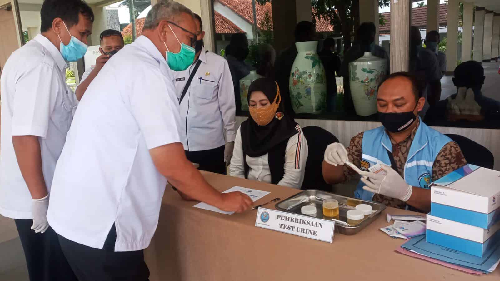 Demi Masa depan Kuningan 2021, Seluruh Pejabat Pemkab di Tes Urine
