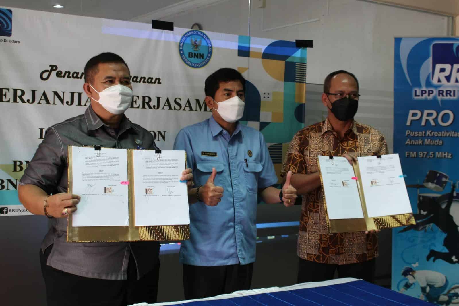 Tekan Peredaran Narkoba, BNNK Kuningan dan RRI Cirebon Teken MoU
