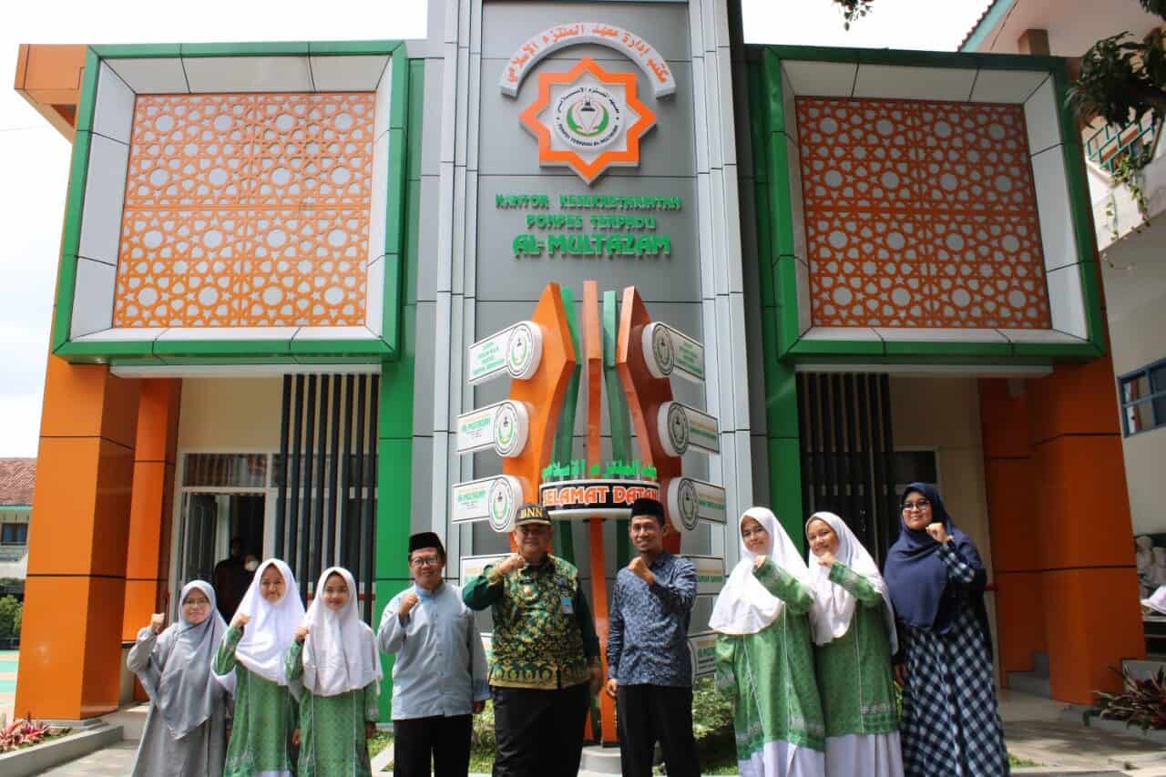 Sinergi Cegah Penyalahgunaan Narkoba, SMP IT Al Mutazam dan BNNK Kuningan Taken MoU
