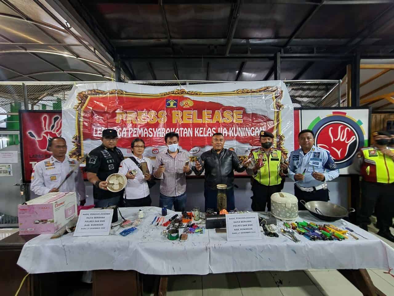 Siaga Jelang Nataru, LapasKuningan Gandeng BNN dan Polres  Geledah Kamar Napi, Ini Hasilnya