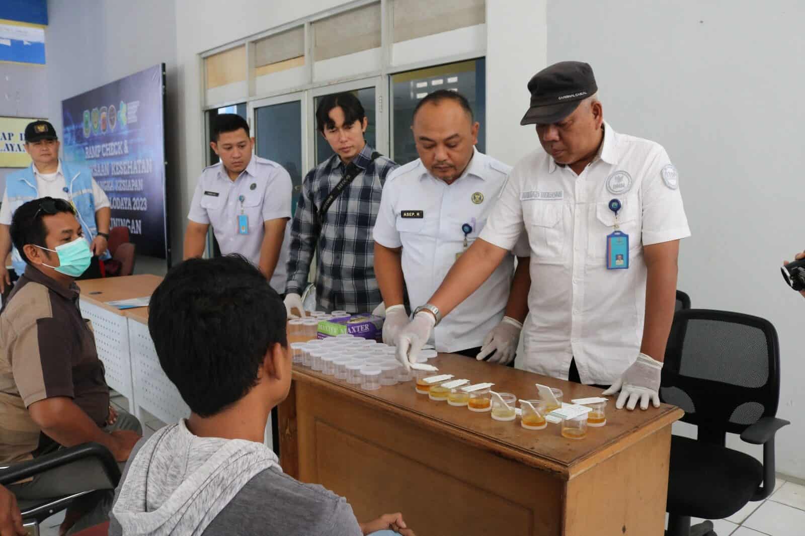 Persiapan Mudik, Para Sopir Bus Tujuan Kuningan di Tes Urine