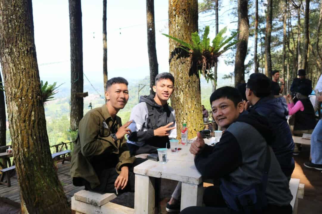 Talaga Surian Jadi Tempat BNNK Kuningan untuk Hiking Demi Jaga Kesehatan